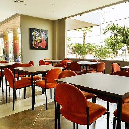 Np Hotel Y Suites Гуаякиль Экстерьер фото