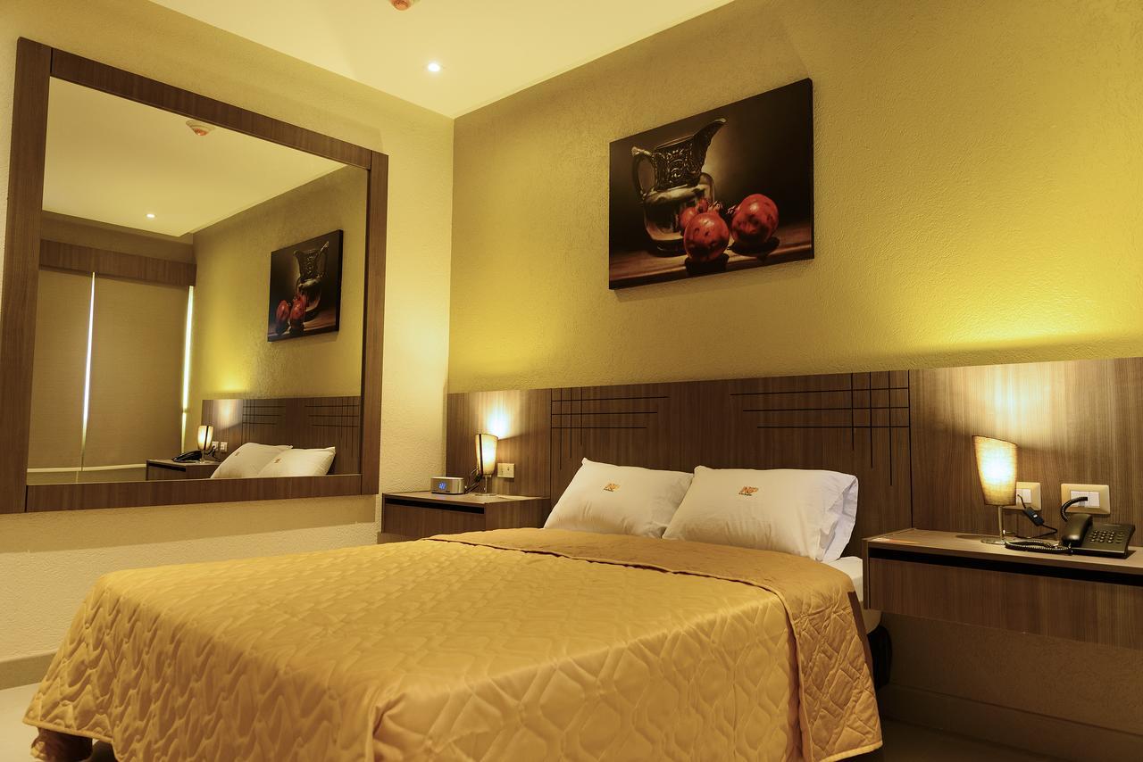 Np Hotel Y Suites Гуаякиль Экстерьер фото