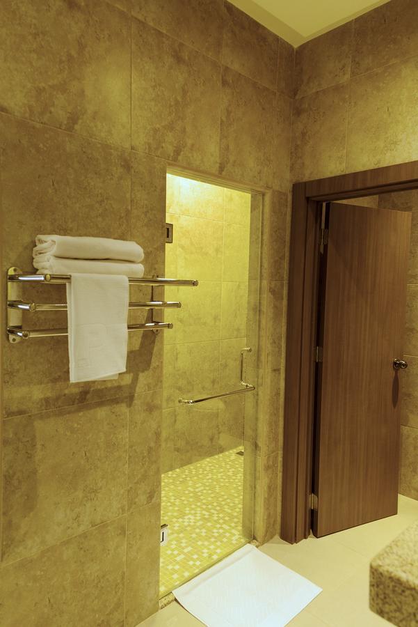 Np Hotel Y Suites Гуаякиль Экстерьер фото